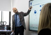 Pedagogo italiano, Carlo Orefice, dicta conferencias sobre innovación didáctica y bienestar estudiantil