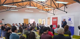 Escuela de Ingeniería Industrial UV y Aguas Pacífico capacitan en desalación a habitantes de Quintero y Puchuncaví