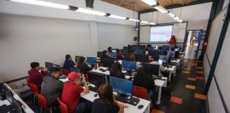 Escuela de Ingeniería Industrial UV colabora en la difusión del programa B-STEM Company Training para estudiantes y egresados